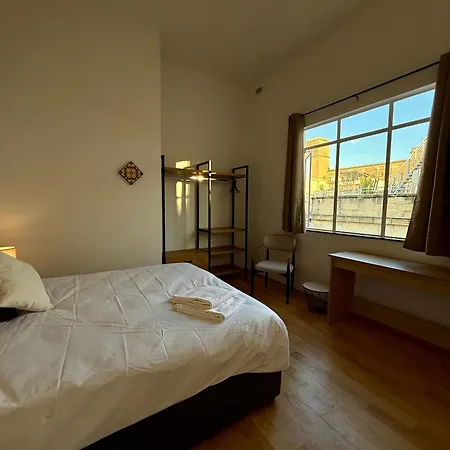 People & Places Hostal Sliema