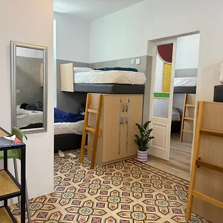 Hostal People & Places