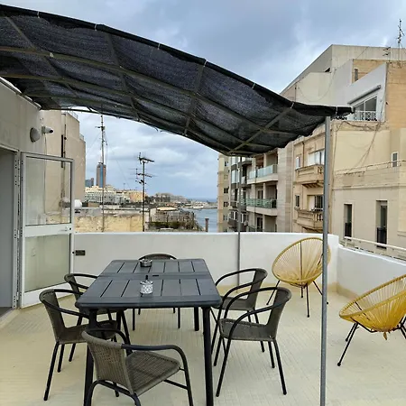 People & Places Hostal *