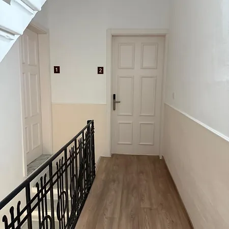 People & Places אכסניה סליאמה