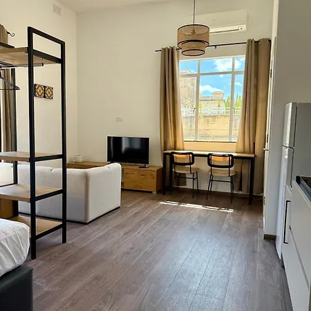 Hostal People & Places