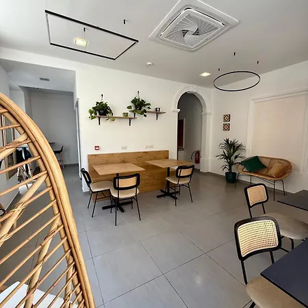 Hostal People & Places *