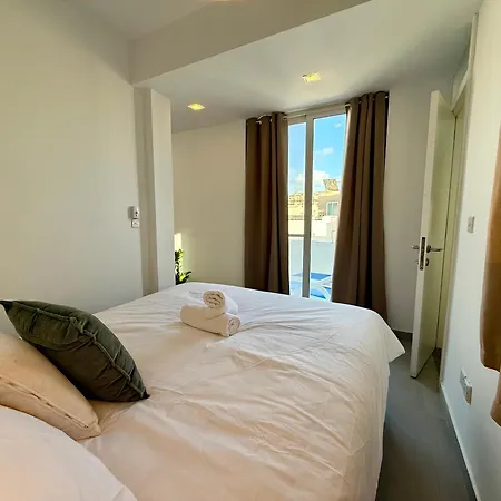 People & Places אכסניה *