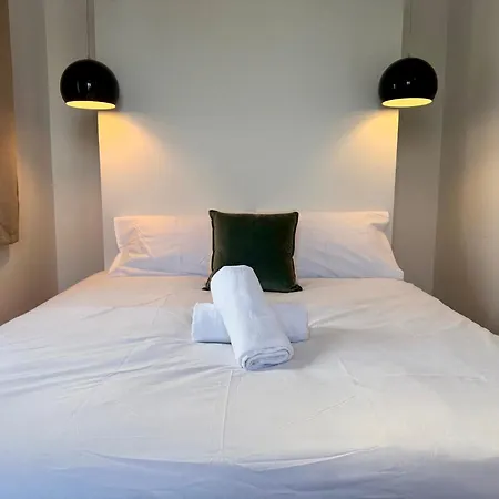 Hostal People & Places *