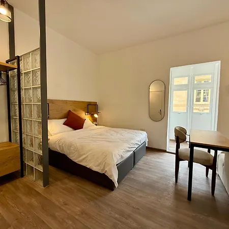 People & Places Hostal Sliema