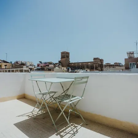 Hostal People & Places *