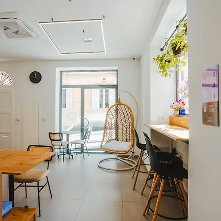 People & Places אכסניה סליאמה