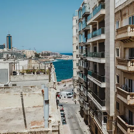 People & Places אכסניה *