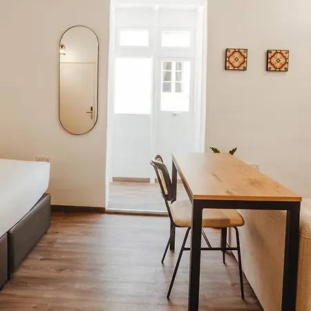 Hostal People & Places *