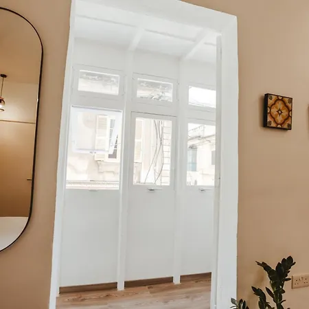 אכסניה People & Places סליאמה