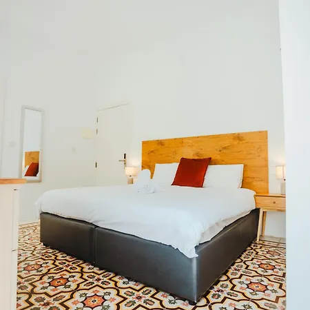 Hostal People & Places
