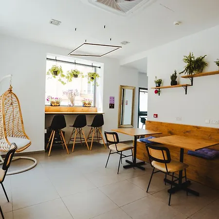 People & Places סליאמה