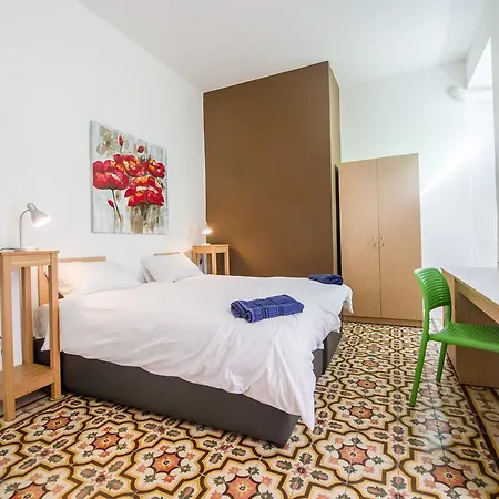 People & Places Hostal