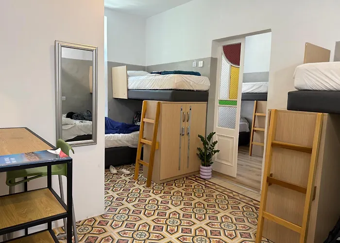 Hostel People & Places