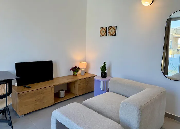 People & Places بيت شباب *