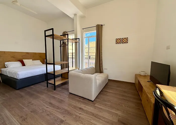 بيت شباب People & Places