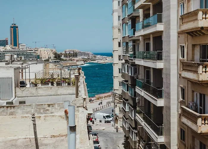 People & Places بيت شباب *