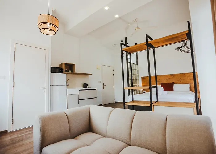 People & Places بيت شباب