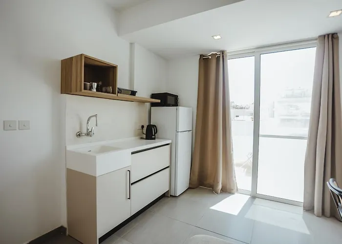 بيت شباب People & Places