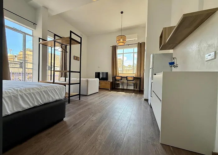 People & Places بيت شباب *