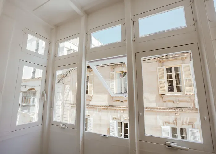 بيت شباب People & Places *