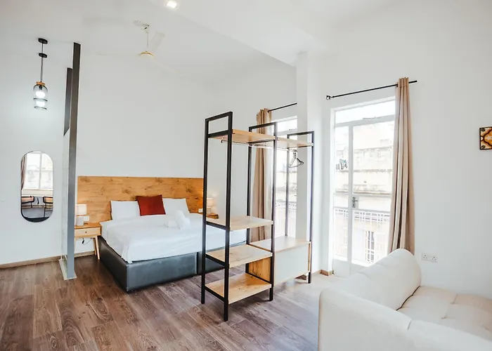 People & Places * سليمة